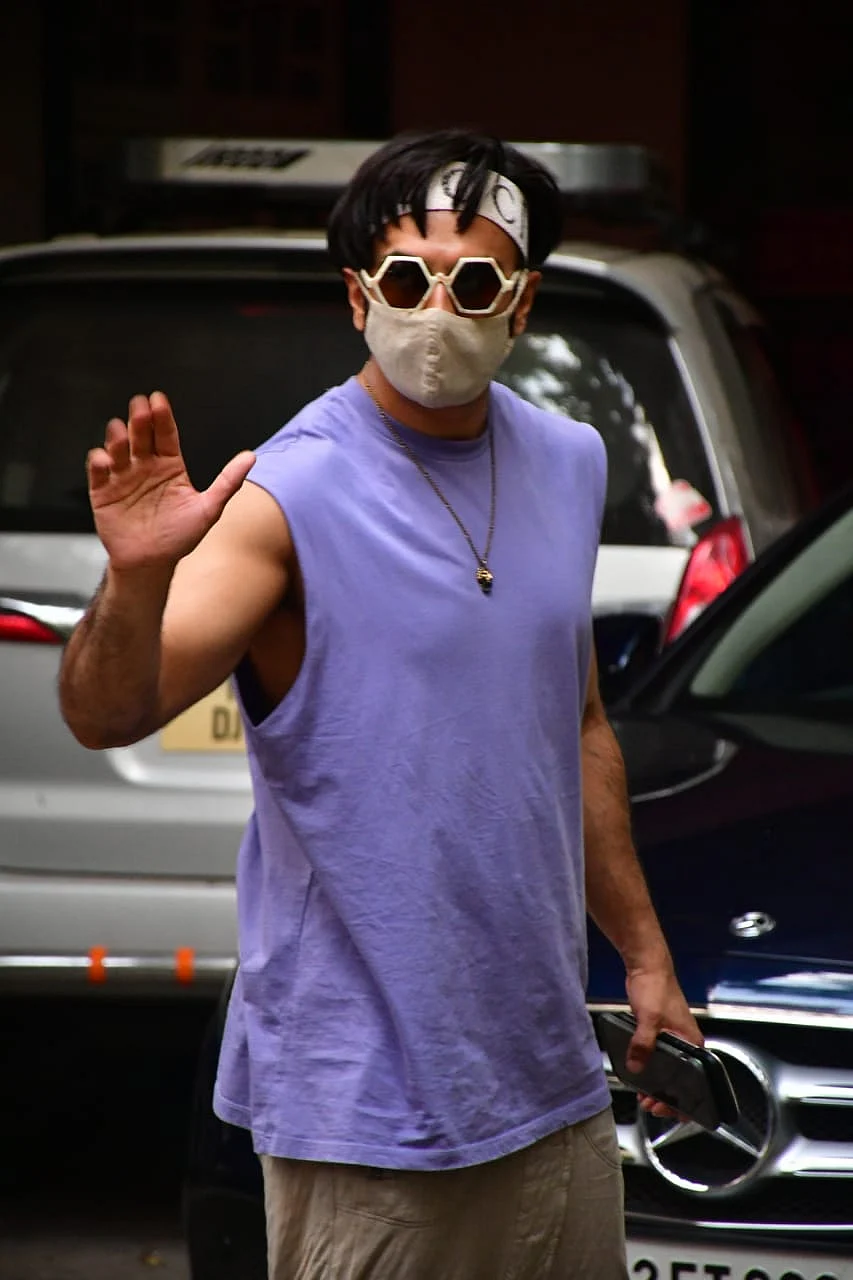 Deepika Padukone, Ranveer Singh and other Bollywood stars captured by shutterbugs in Mumbai; see pics