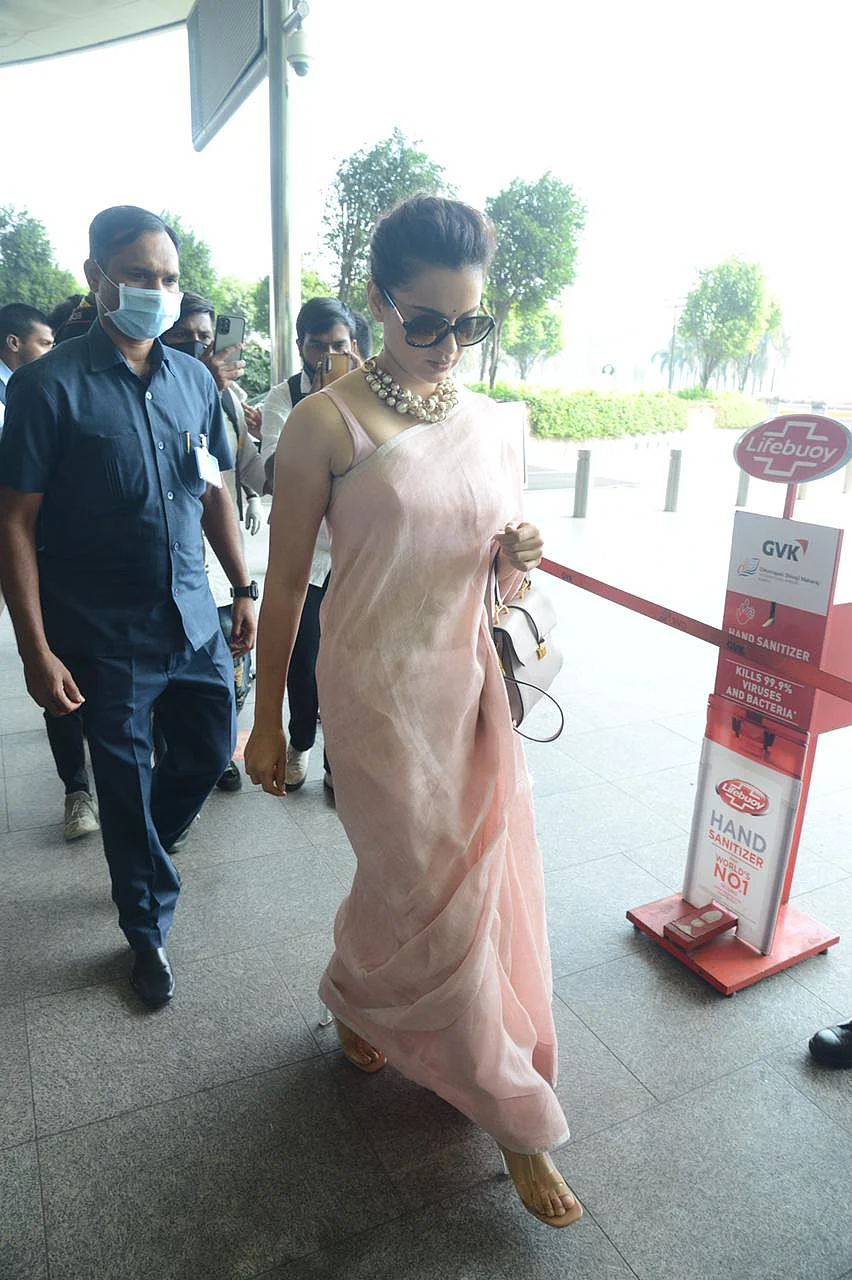Paparazzi Files: Kangana Ranaut, Urmila Matondkar, Shraddha Kapoor and others spotted in Mumbai