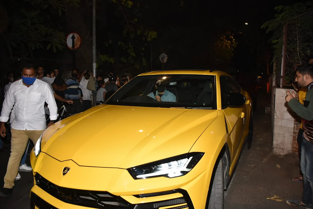 Ranveer Singh borrows Rohit Shetty's Rs 3 crore bright yellow Lamborghini Urus for a ride on Mumbai streets