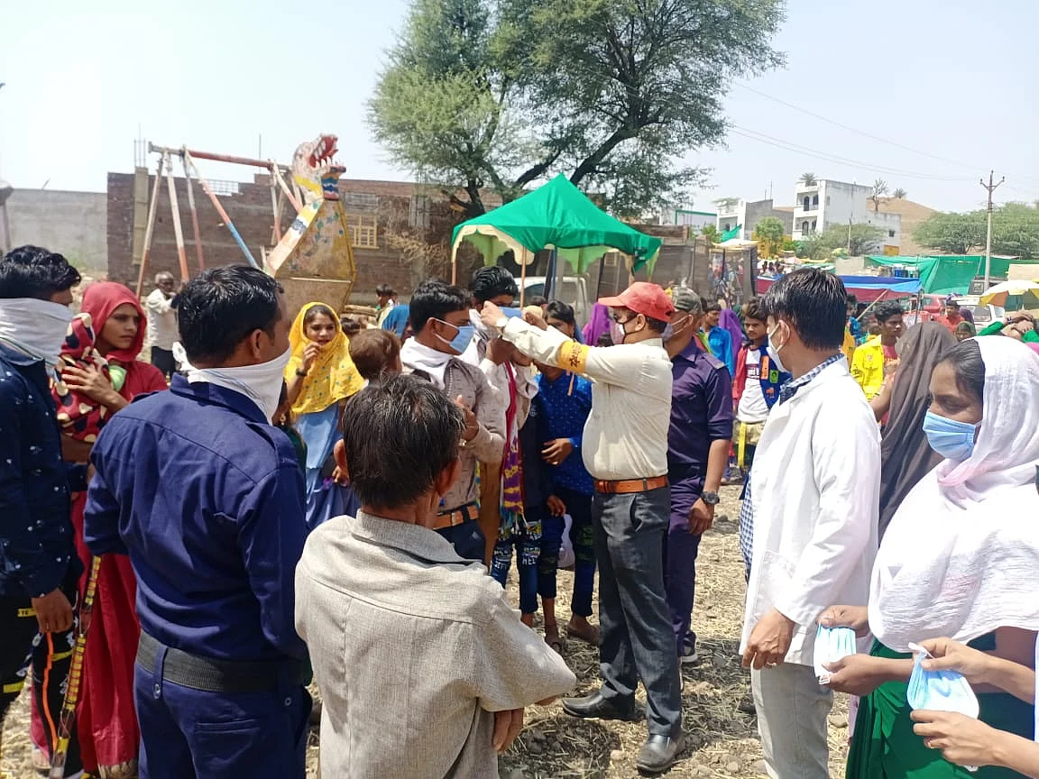 Madhya Pradesh: Annual Bhagoriya Haat celebrated, administration distributes masks