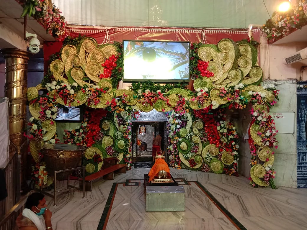 Decoration of garbh-griha.