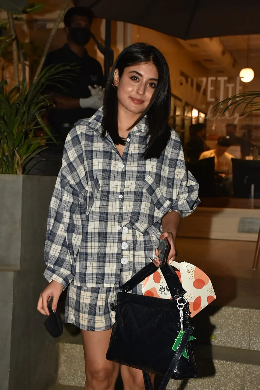 Deepika Padukone, Ranveer Singh and other Bollywood stars captured by shutterbugs in Mumbai; see pics