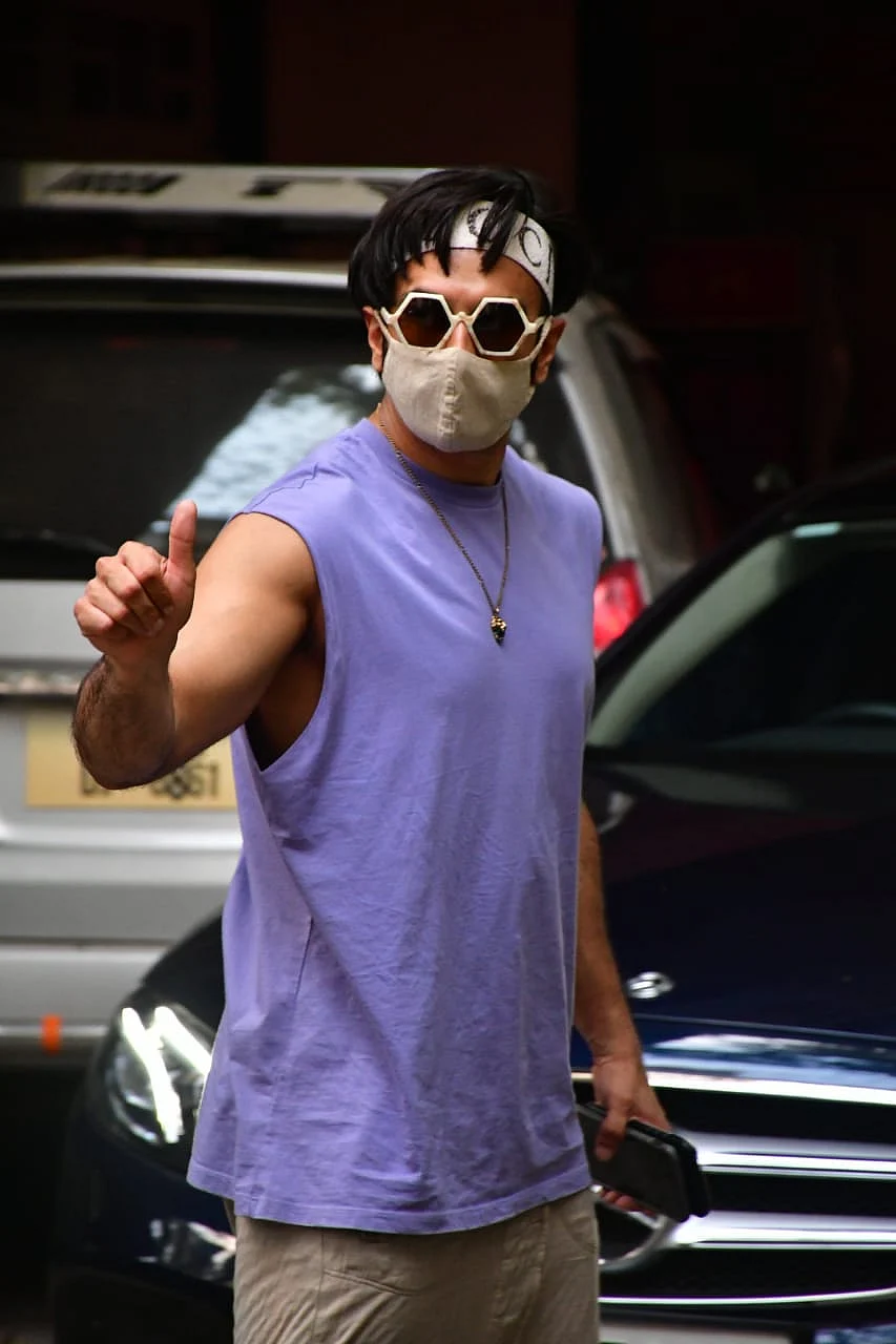 Deepika Padukone, Ranveer Singh and other Bollywood stars captured by shutterbugs in Mumbai; see pics
