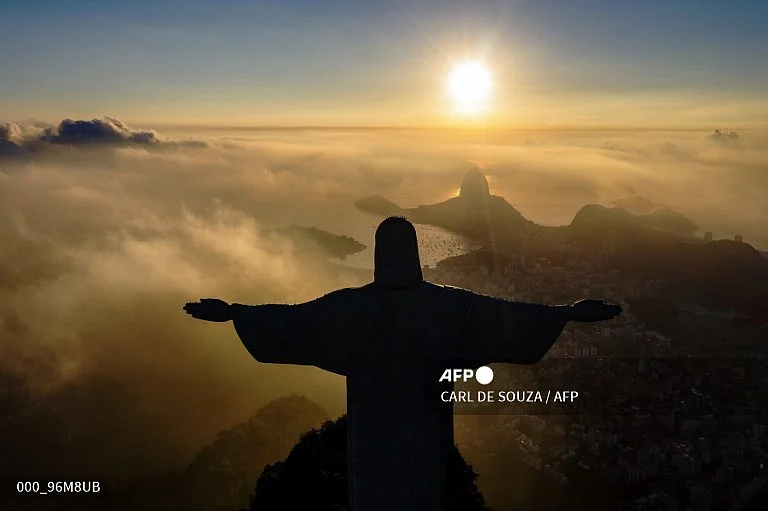 PHOTOS: Angelic pictures of the Christ the Redeemer statue captured at sunrise