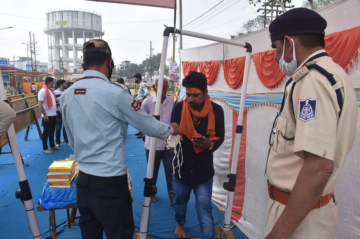 Madhya Pradesh: With all Coivd norms at place, Bhasmarti done at the Mahakaleshwar Temple Ujjain on Mahashivratri