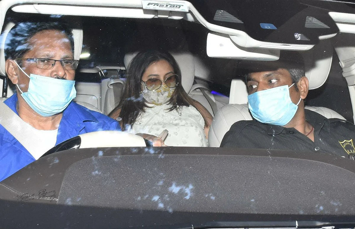 Watch: Rani Mukerji makes a rare appearance with short hair as she arrives at Anil Kapoor’s residence