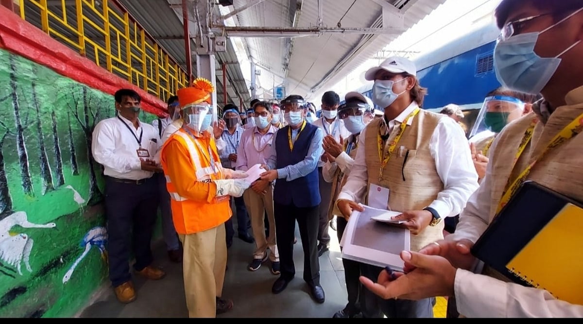 Sanjeev Mittal, GM, CR conducts inspection of Suburban Stations between CSMT – Kalyan of Mumbai Division - Vimarsana News