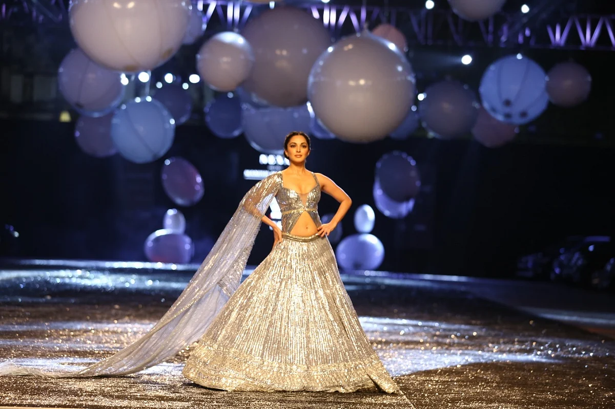 FDCI x Lakme Fashion Week 2021: 'Bhool Bhulaiyaa 2' stars Kartik Aaryan, Kiara Advani turn showstoppers for Manish Malhotra