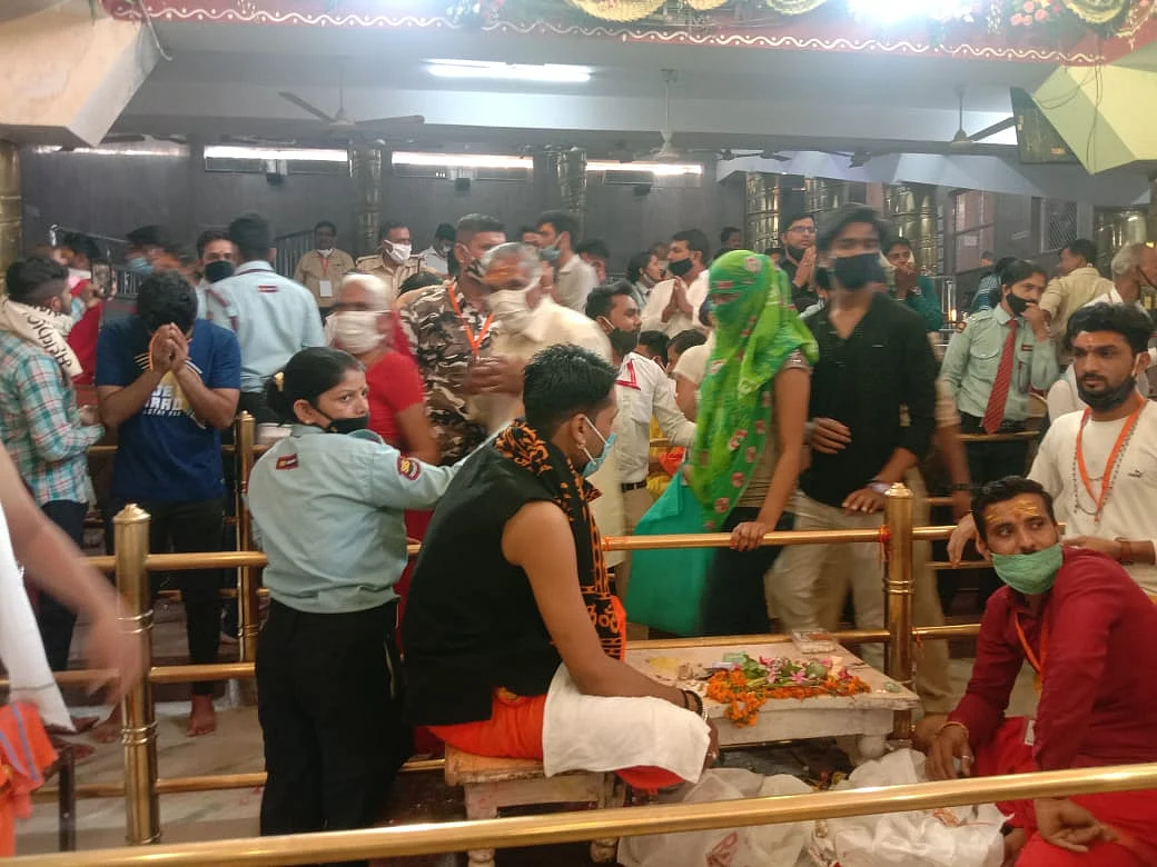 Madhya Pradesh: With all Coivd norms at place, Bhasmarti done at the Mahakaleshwar Temple Ujjain on Mahashivratri