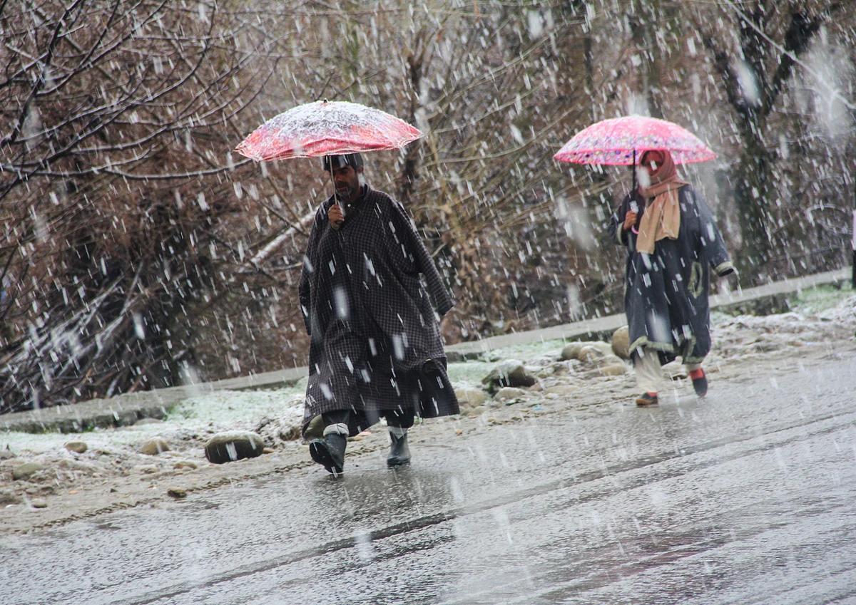In Pictures: Fresh snowfall and rain lashes parts of Kashmir