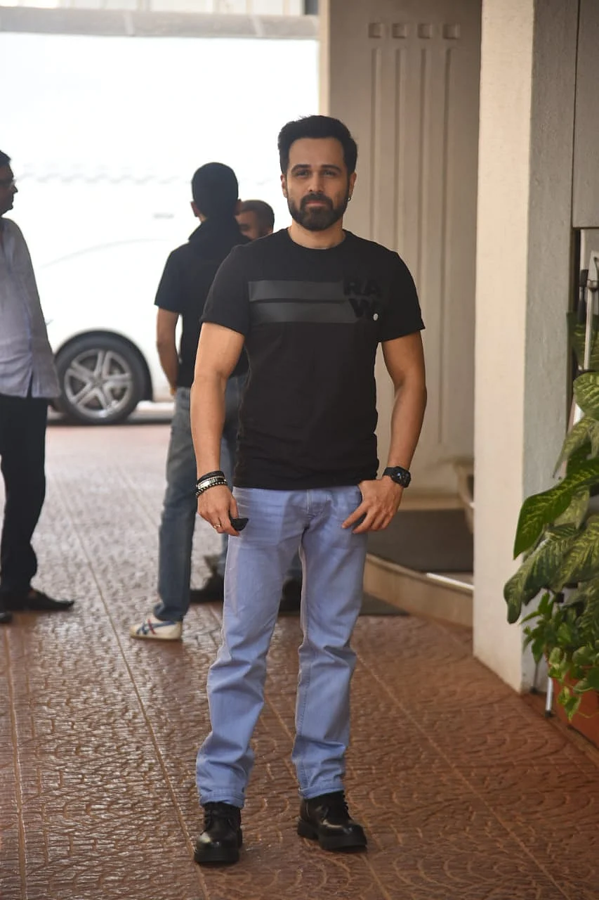 Deepika Padukone, Ranveer Singh and other Bollywood stars captured by shutterbugs in Mumbai; see pics