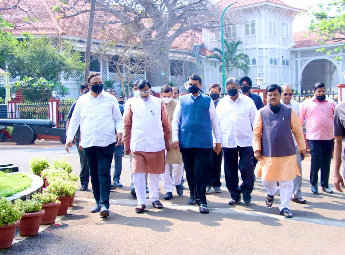 Did BJP leader Radhakrishna Vikhe Patil forget to carry his mask while meeting Governor Bhagat Singh Koshiyari? Pictures here