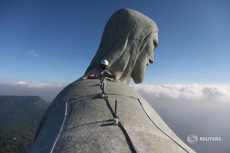 PHOTOS: Angelic pictures of the Christ the Redeemer statue captured at sunrise