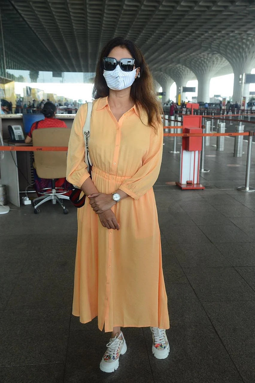 Paparazzi Files: Kangana Ranaut, Urmila Matondkar, Shraddha Kapoor and others spotted in Mumbai