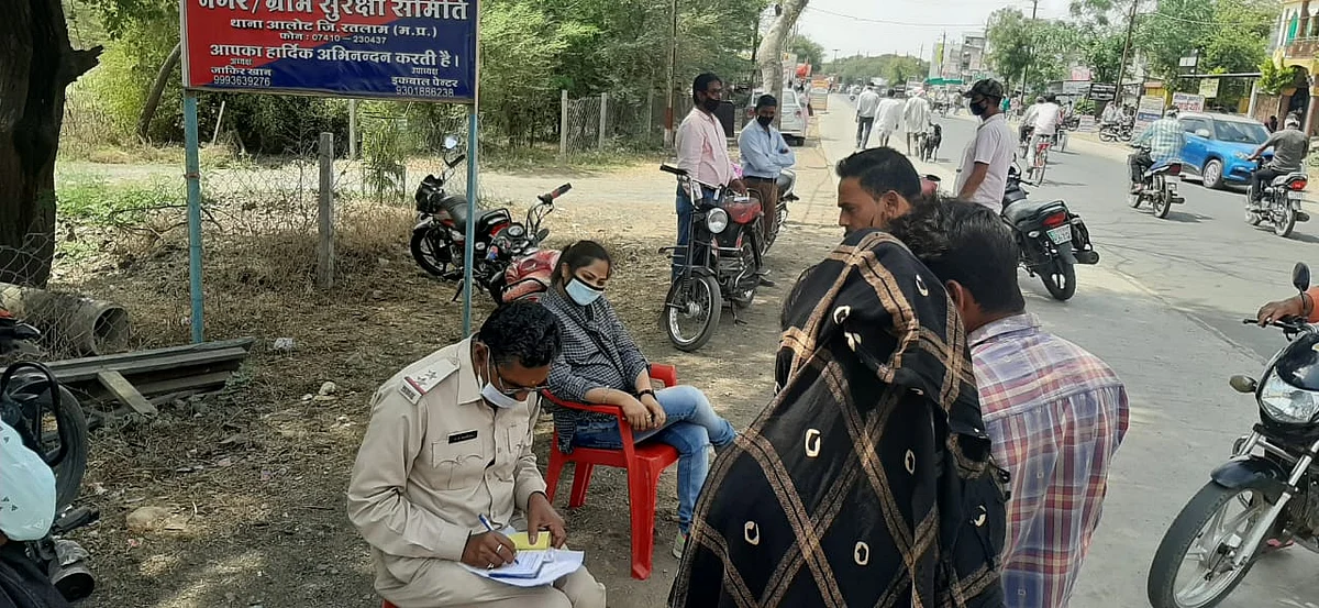 Madhya Pradesh: COVID vaccination in full swing in various districts amid surge in corona cases