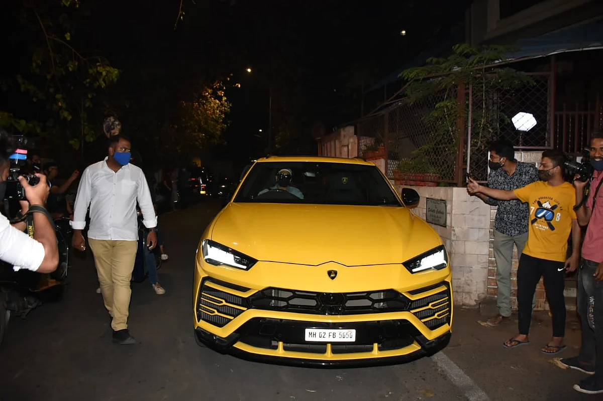 Ranveer Singh borrows Rohit Shetty's Rs 3 crore bright yellow Lamborghini Urus for a ride on Mumbai streets