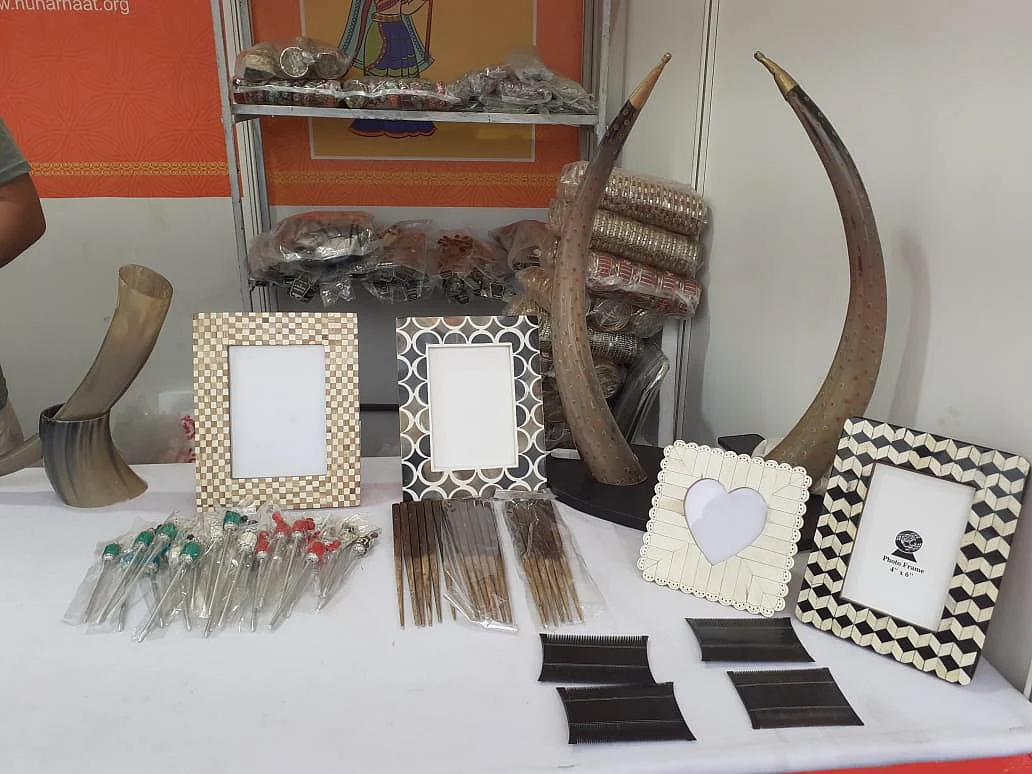 Buffalo horn combs