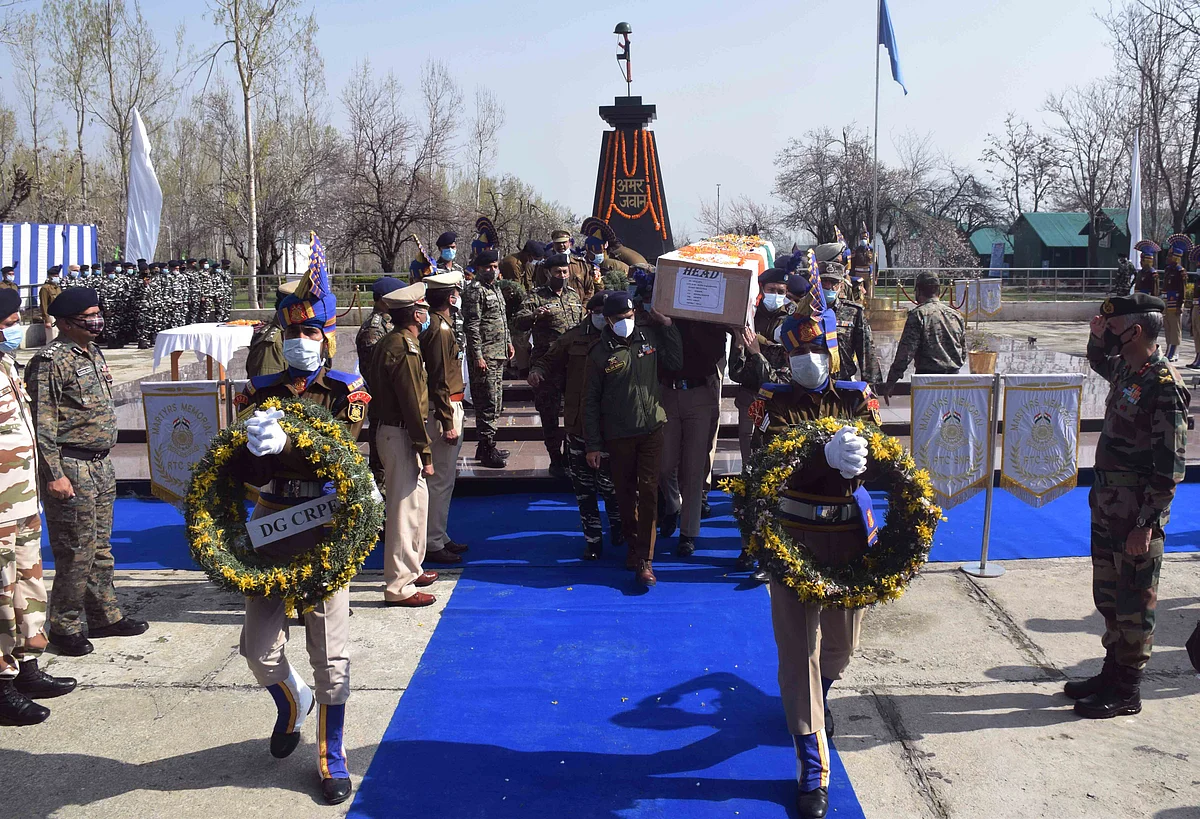 Police and CRPF officers carry the coffin of slain troopers who were killed in a militant attack at Lawaypora in the outskirts of Srinagar.