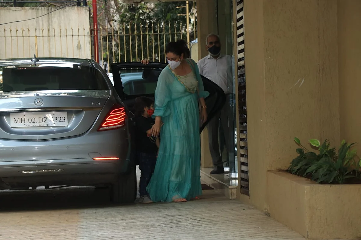 Ouch! Taimur Ali Khan bangs his head into glass door as he tries to run away from paparazzi; watch video