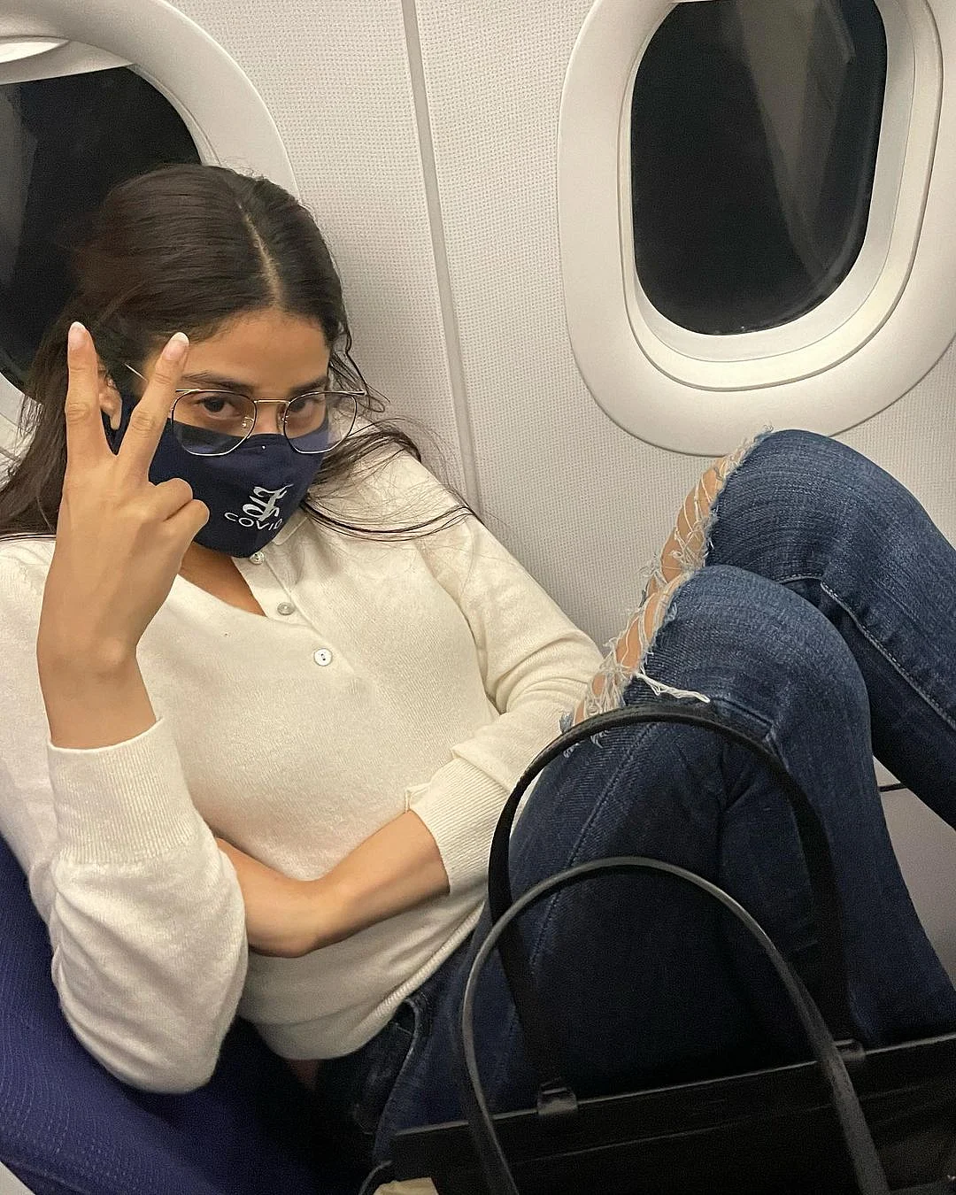 Janhvi Kapoor changes clothes inside her car; ditches mini skirt for comfy jeans