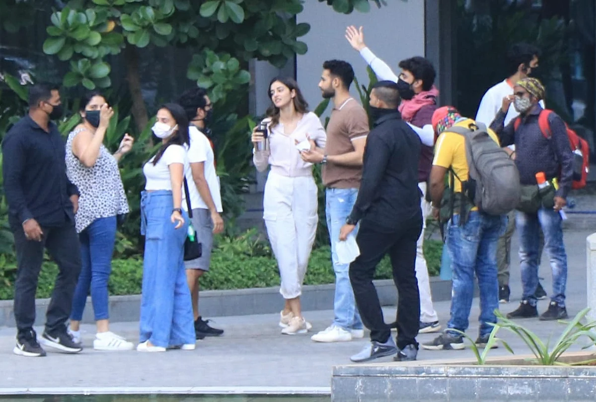Paparazzi Files: BTS pics of Deepika Paudkone's upcoming film, Kareena Kapoor Khan's house party and more
