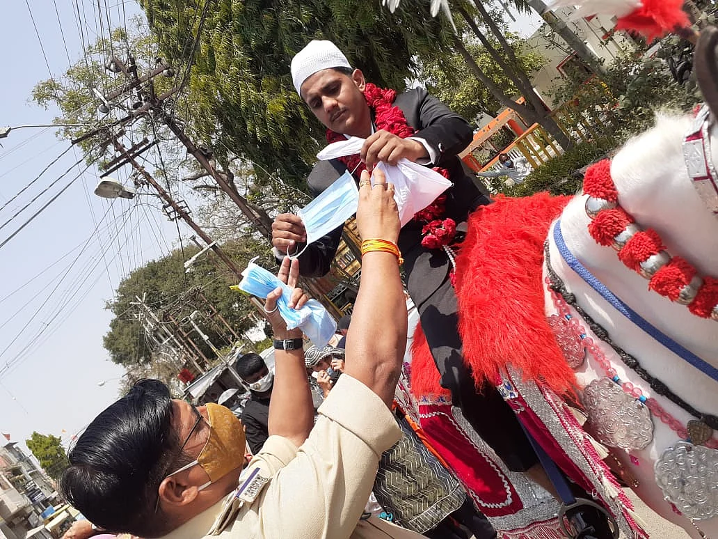 Madhya Pradesh: COVID vaccination in full swing in various districts amid surge in corona cases
