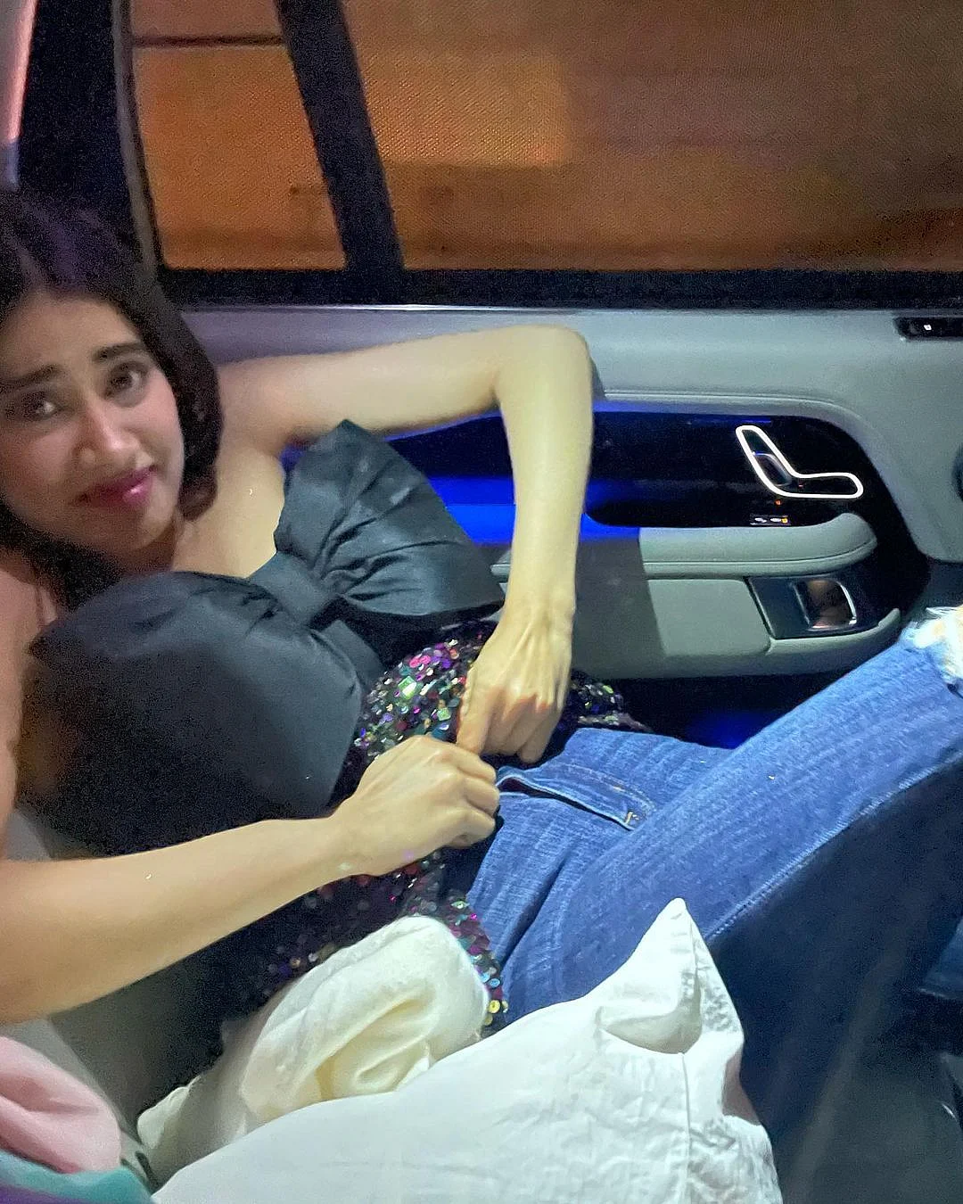 Janhvi Kapoor changes clothes inside her car; ditches mini skirt for comfy jeans