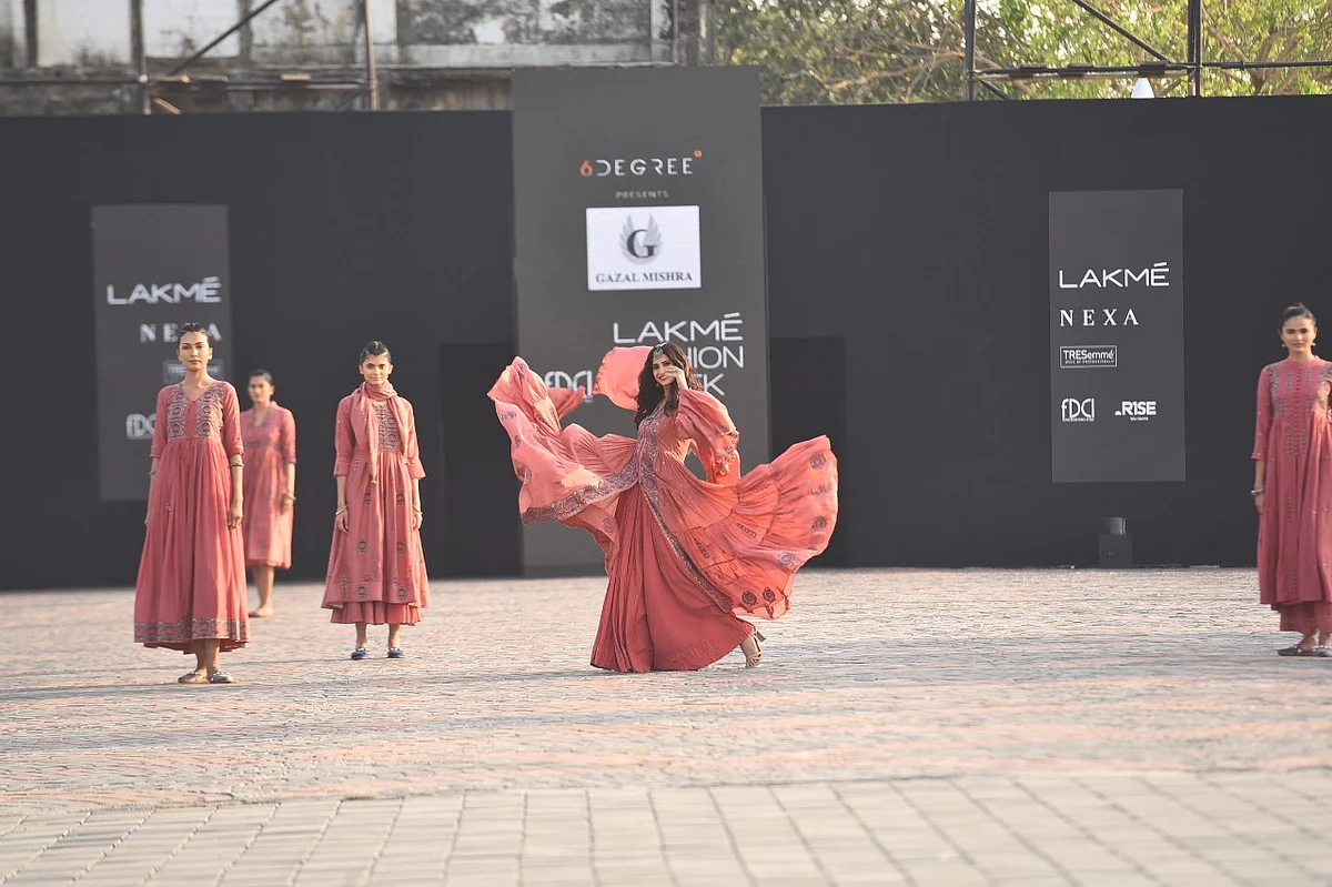 In Pics: Pooja Hegde, Lara Dutta Bhupathi, Hina Khan grace the ramp at FDCI X Lakme Fashion Week 2021