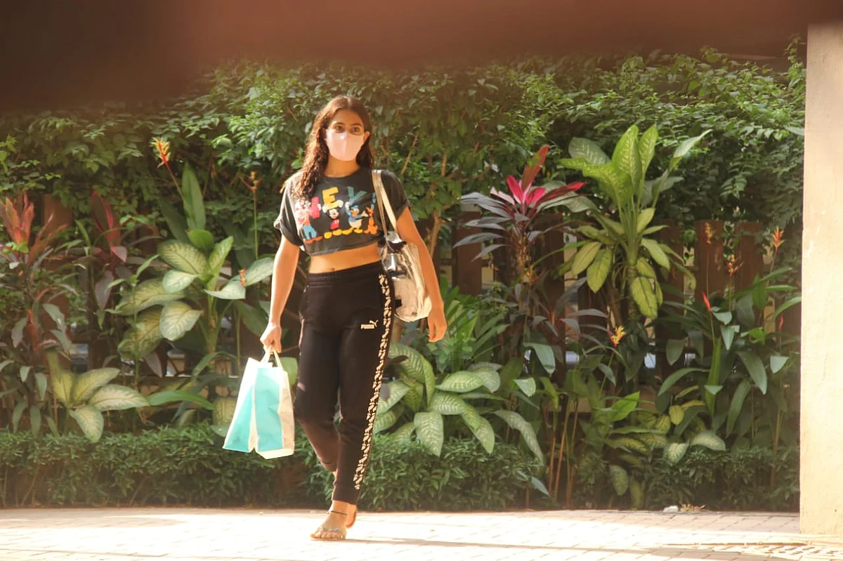 In Pics: Vijay Deverakonda, Sunny Leone, Kriti Sanon and other celebs spotted in Mumbai