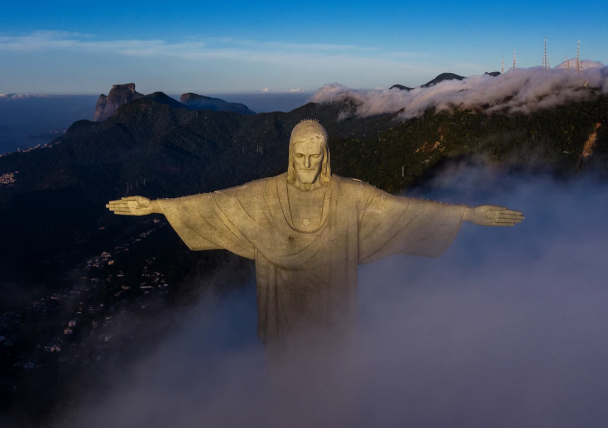 PHOTOS: Angelic pictures of the Christ the Redeemer statue captured at sunrise