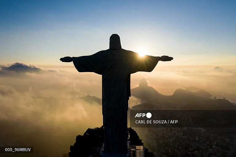 PHOTOS: Angelic pictures of the Christ the Redeemer statue captured at sunrise