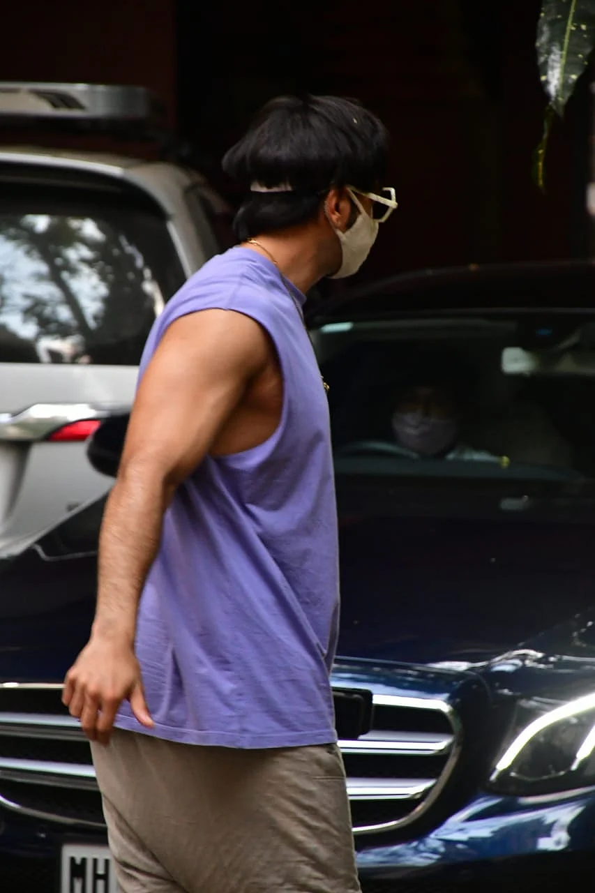 Deepika Padukone, Ranveer Singh and other Bollywood stars captured by shutterbugs in Mumbai; see pics