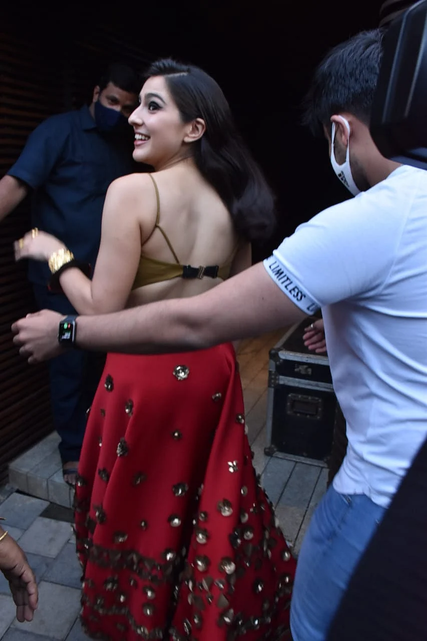 Celebrity Spotting: Preity Zinta, Malaika Arora, Sara Ali Khan and others clicked by shutterbugs in Mumbai; see pics