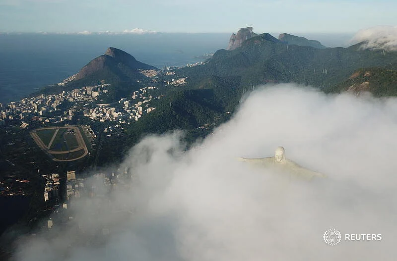 PHOTOS: Angelic pictures of the Christ the Redeemer statue captured at sunrise