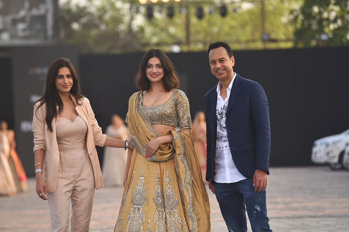 In Pics: Pooja Hegde, Lara Dutta Bhupathi, Hina Khan grace the ramp at FDCI X Lakme Fashion Week 2021