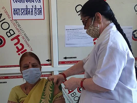 Covid vaccination in Madhya Pradesh: Citizens step towards the jab in Khandwa, Khargone, Khetia and other districts of the state