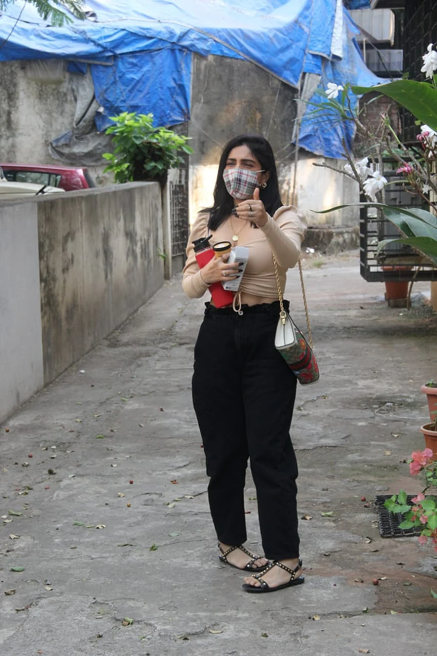 Deepika Padukone, Ranveer Singh and other Bollywood stars captured by shutterbugs in Mumbai; see pics