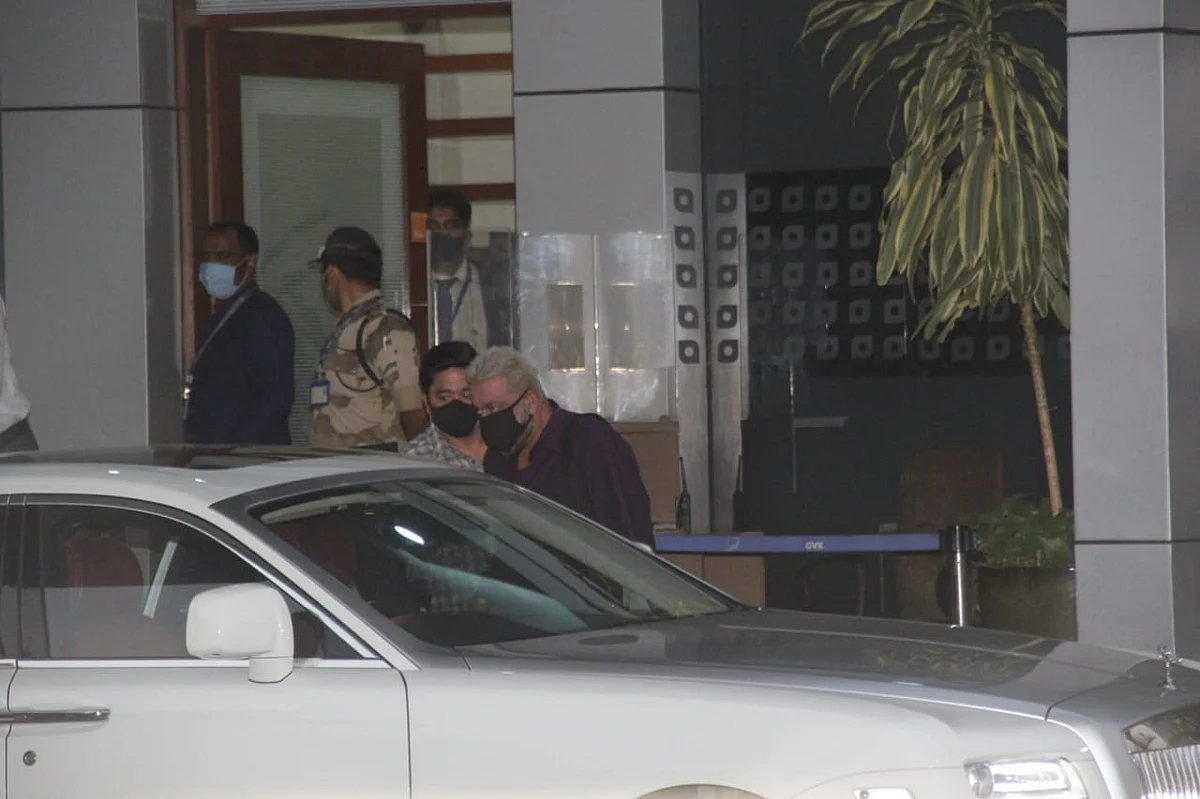 Celebrity Spotting: Akshay Kumar, Saif Ali Khan, Sanjay Dutt and others captured by paps in Mumbai