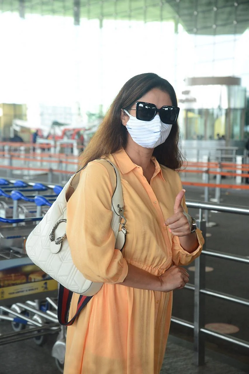 Paparazzi Files: Kangana Ranaut, Urmila Matondkar, Shraddha Kapoor and others spotted in Mumbai