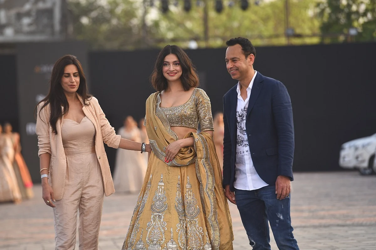 In Pics: Pooja Hegde, Lara Dutta Bhupathi, Hina Khan grace the ramp at FDCI X Lakme Fashion Week 2021