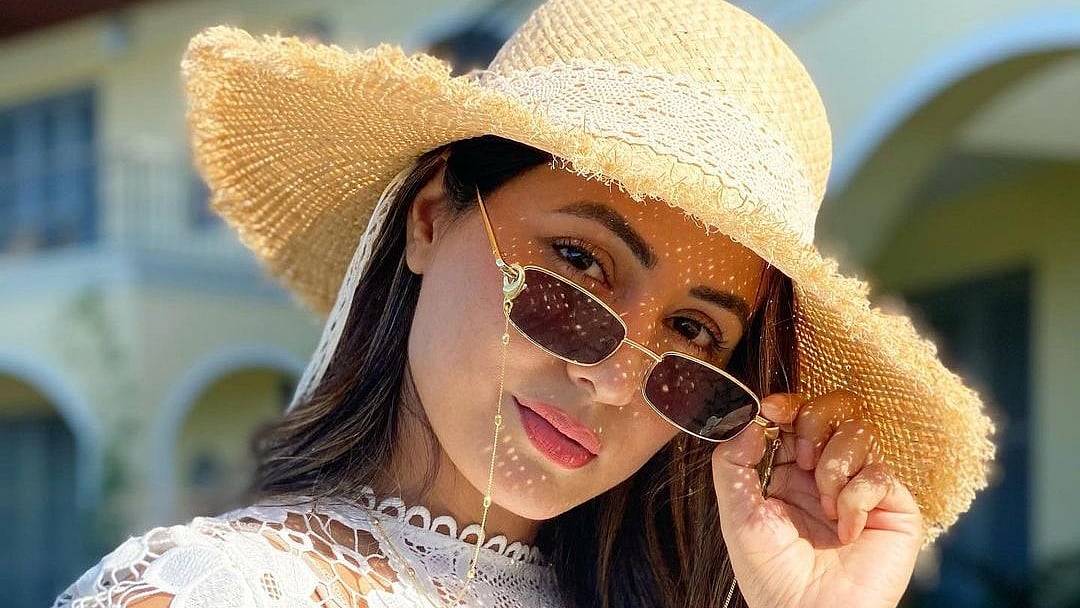 ‘Itni Garmi’: Hina Khan reacts to fan who wants to 'file a case' against her hotness