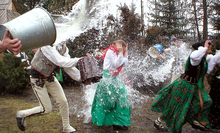 Easter 2021: A glimpse of celebrations from around the world - Vimarsana News
