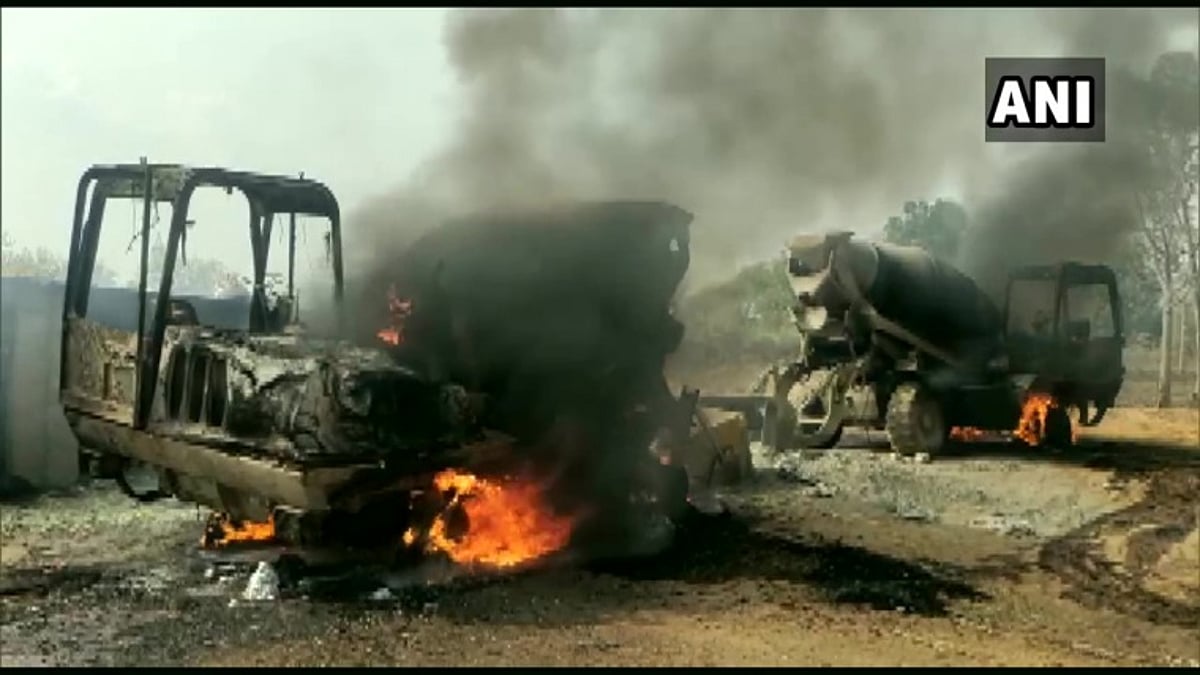 Chhattisgarh: Maoist set vehicles on fire engaged in construction; Naxal having Rs 1 lakh reward killed - Vimarsana News