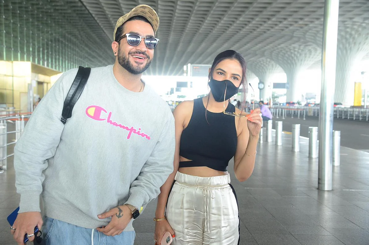 Paparazzi Files: Aryan Khan, Kareena Kapoor Khan, Shraddha Kapoor and others spotted in Mumbai