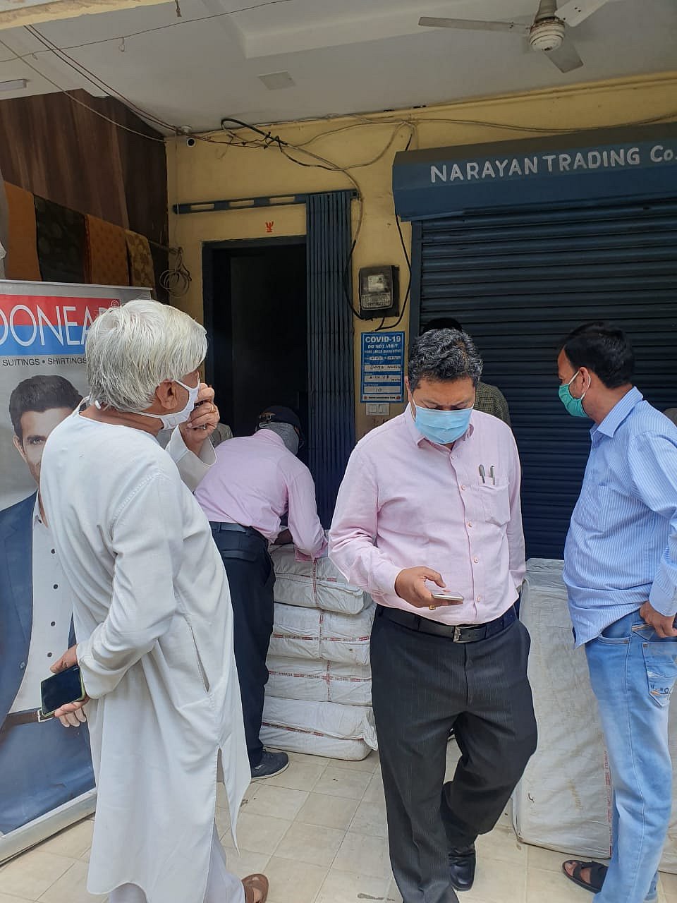 Ujjain: Corona patients, kin expose contacts to risk; panic prevails in VD Cloth Market as 2 traders die of Covid

