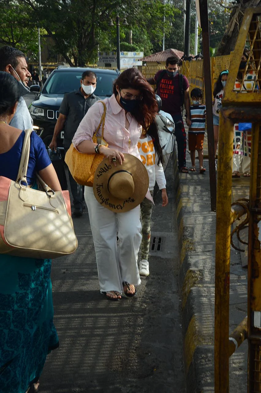In Pics: Twinkle Khanna has something ‘funny’ written on her hat as she steps out with daughter Nitara