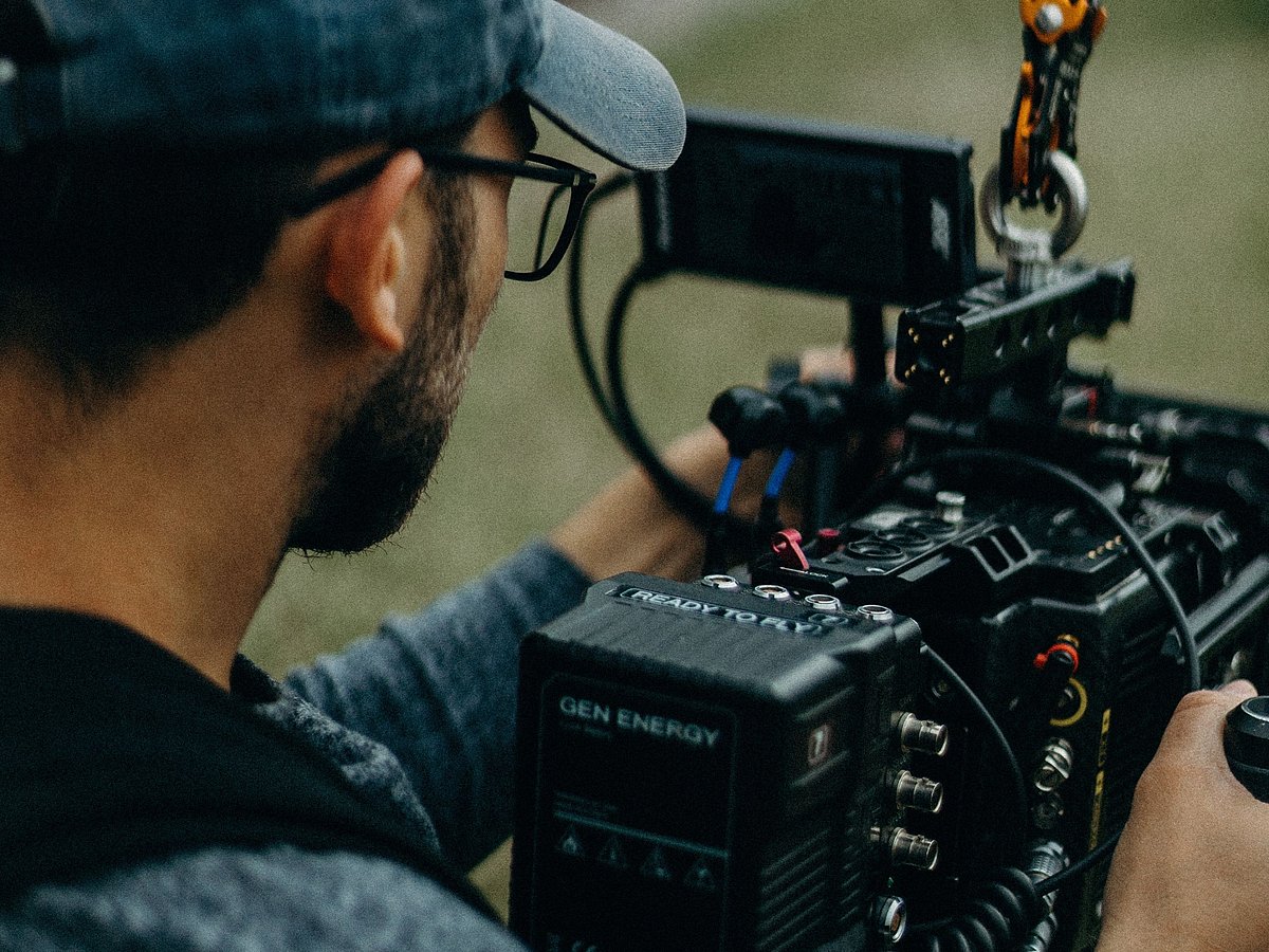 Maharashtra lockdown: B'Town faces 15-20% loss, small film shoots may move out of the state