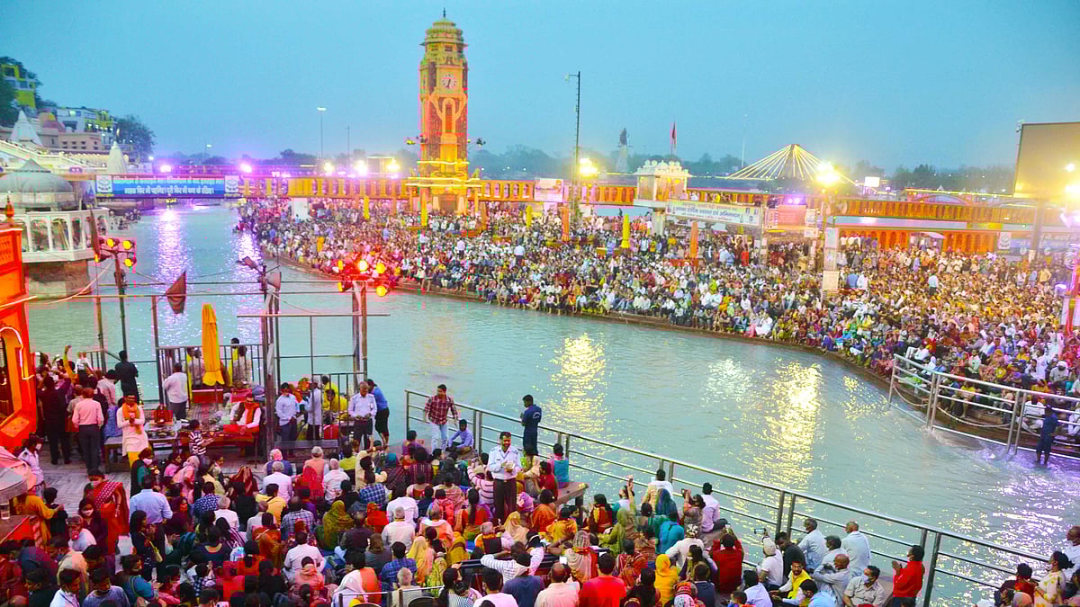 A massive crowd of devotees during Ganga Aarti ahead of the Second Shahi Snan in Kumbh Mela, at Har ki Pauri in Haridwar