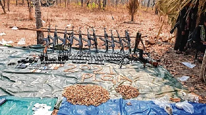 5 fighters killed in gunbattle: Naxals