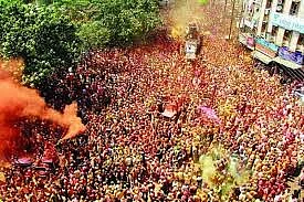 This is how Indore's Rajwada looks on Rangpanchami